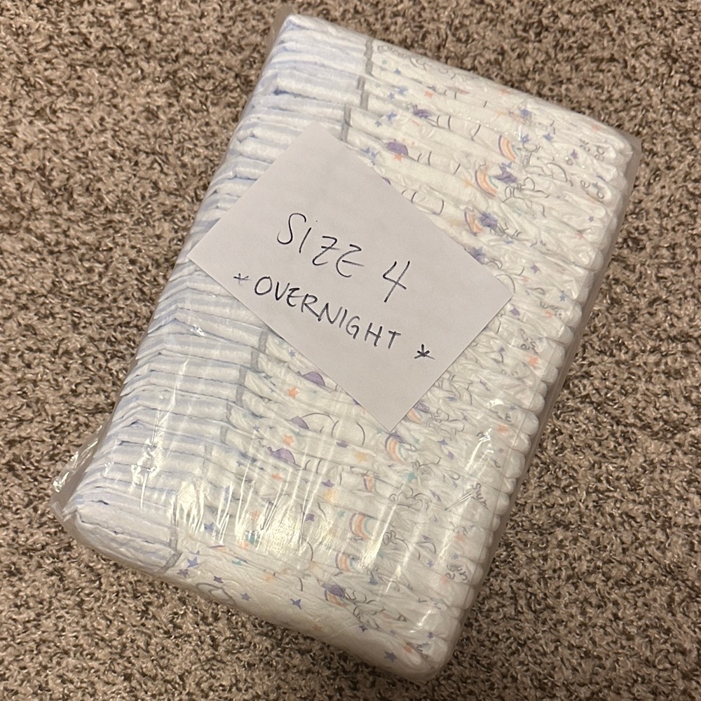 Huggies Overnight Size 4 Diapers - White